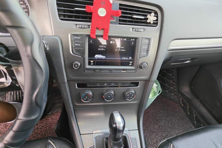 Used Volkswagen Golf 2016 230TSI Automatic Comfort Version Audio And AC Panel