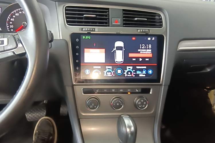 Used Volkswagen Golf 2016 230TSI Automatic Luxury Version Audio And AC Panel