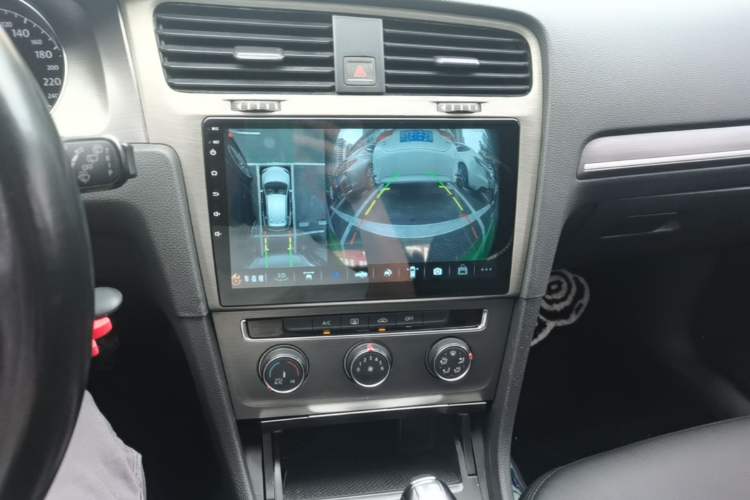 Used Volkswagen Golf 2016 1.6L Automatic Comfort Model Audio And AC Panel