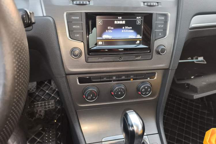 Used Volkswagen Golf 2016 230TSI Automatic Comfort Version Audio And AC Panel