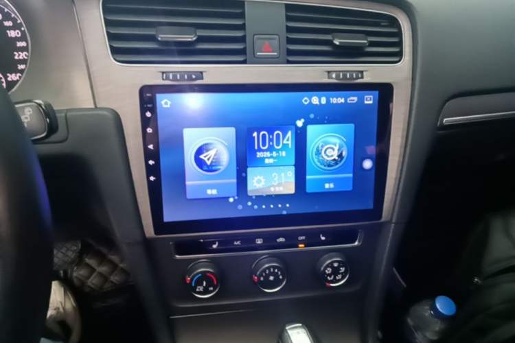 Used Volkswagen Golf 2016 230TSI Automatic Luxury Version Audio And AC Panel