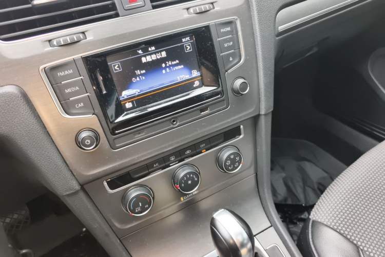 Used Volkswagen Golf 2016 1.6L Automatic Comfort Model Audio And AC Panel
