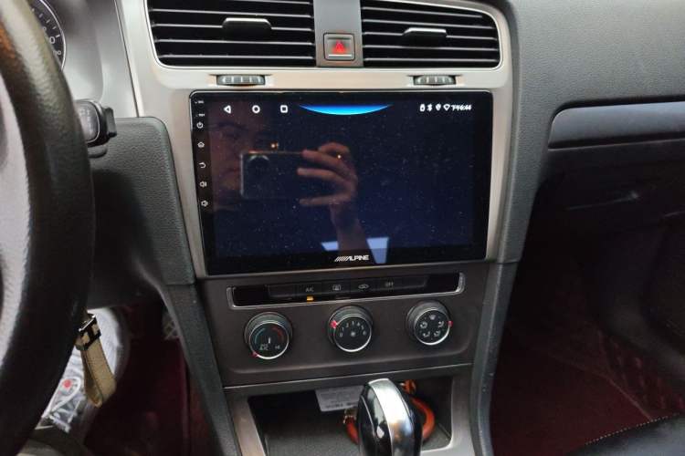 Used Volkswagen Golf 2016 1.6L Automatic Fashion Model Audio And AC Panel