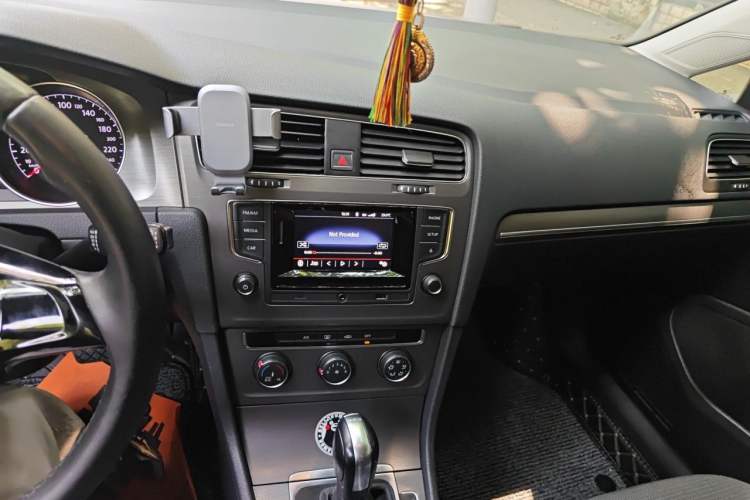 Used Volkswagen Golf 2016 230TSI Automatic Comfort Version Audio And AC Panel