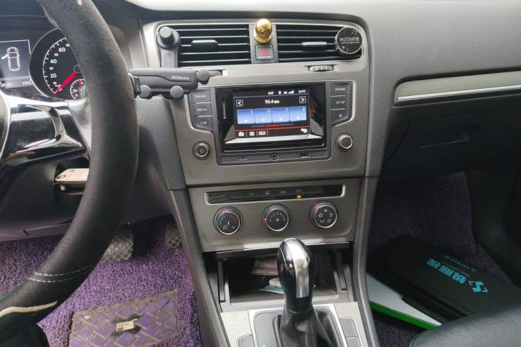 Used Volkswagen Golf 2016 1.6L Automatic Comfort Model Audio And AC Panel