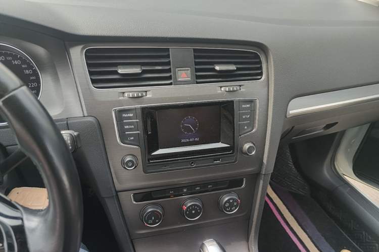 Used Volkswagen Golf 2016 230TSI Automatic Comfort Version Audio And AC Panel