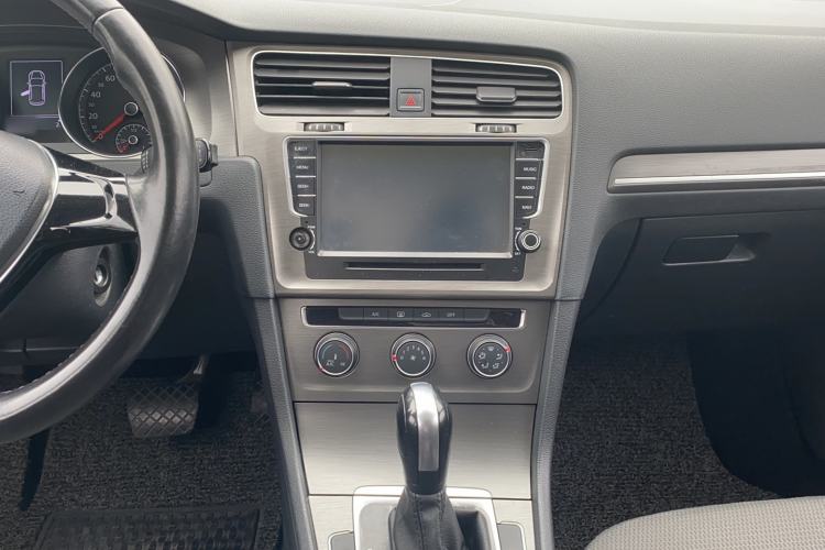 Used Volkswagen Golf 2016 1.6L Automatic Comfort Model Audio And AC Panel