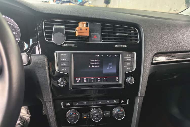 Used Volkswagen Golf 2016 280TSI Automatic Flagship Model Audio And AC Panel