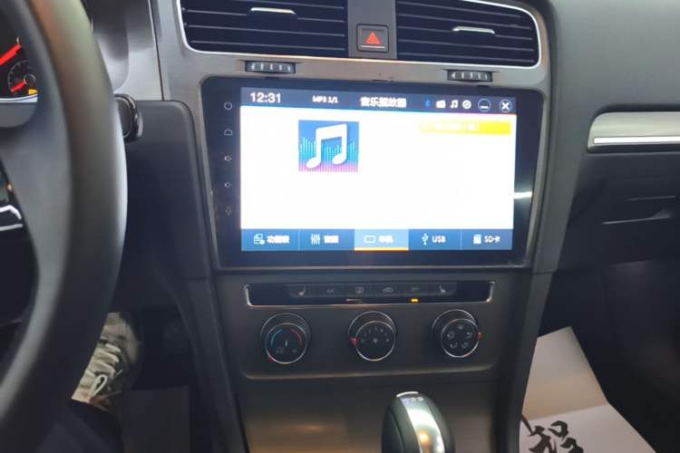 Used Volkswagen Golf 2016 230TSI Automatic Luxury Version Audio And AC Panel