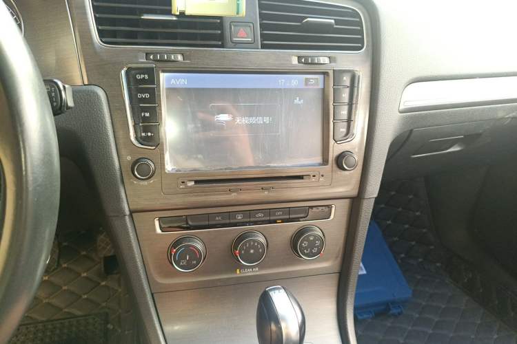 Used Volkswagen Golf 2016 230TSI Automatic Comfort Version Audio And AC Panel