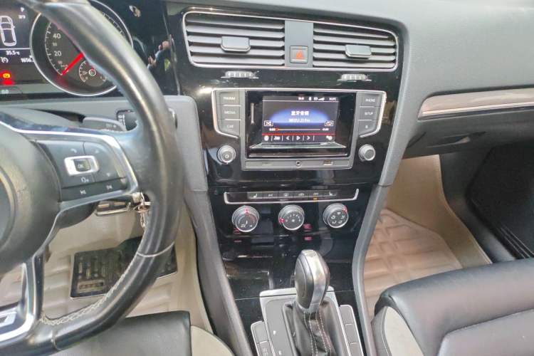 Used Volkswagen Golf 2016 1.4TSI Automatic R-Line Audio And AC Panel