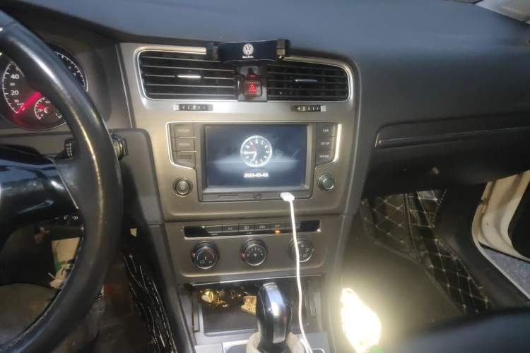 Used Volkswagen Golf 2016 230TSI Automatic Comfort Version Audio And AC Panel