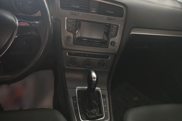 Used Volkswagen Golf 2016 230TSI Automatic Comfort Version Audio And AC Panel