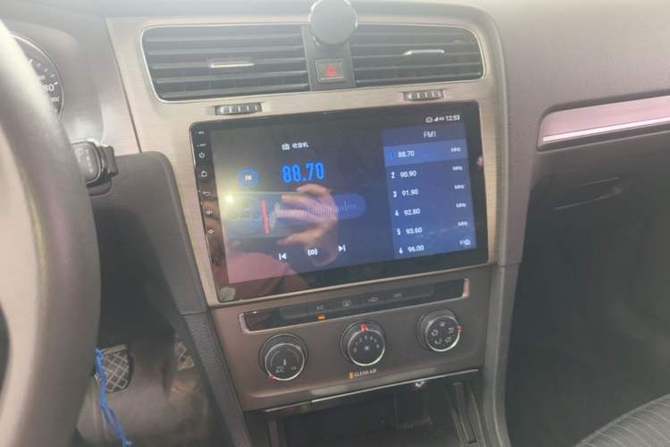 Used Volkswagen Golf 2016 1.6L Manual Fashion Edition Audio And AC Panel