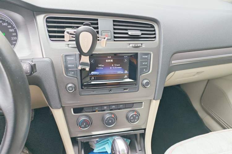 Used Volkswagen Golf 2016 1.6L Automatic Comfort Model Audio And AC Panel