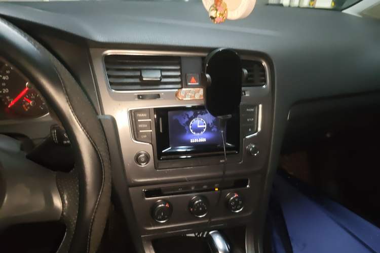 Used Volkswagen Golf 2016 1.6L Automatic Fashion Model Audio And AC Panel