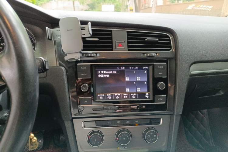 Used Volkswagen Golf 2016 230TSI Automatic Comfort Version Audio And AC Panel