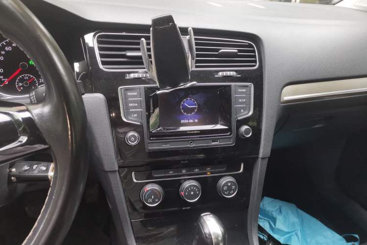 Used Volkswagen Golf 2016 1.4 TSI 25th Anniversary Edition Audio And AC Panel
