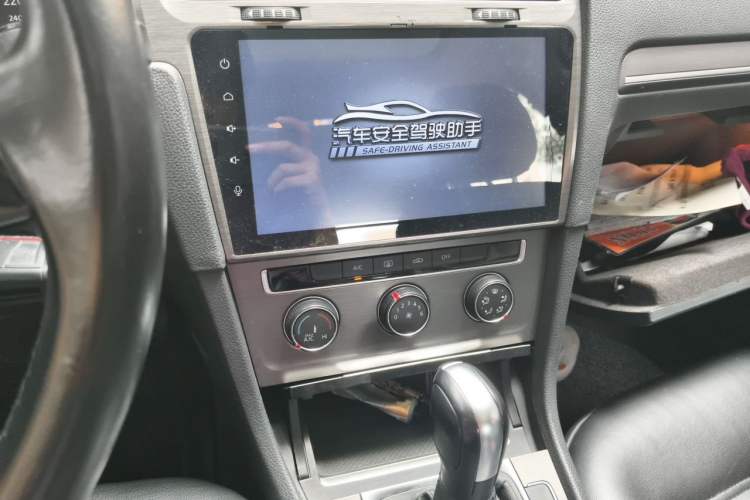 Used Volkswagen Golf 2016 1.6L Automatic Comfort Model Audio And AC Panel