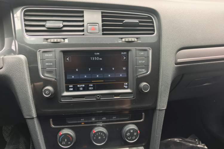 Used Volkswagen Golf 2016 230TSI Automatic Comfort Version Audio And AC Panel