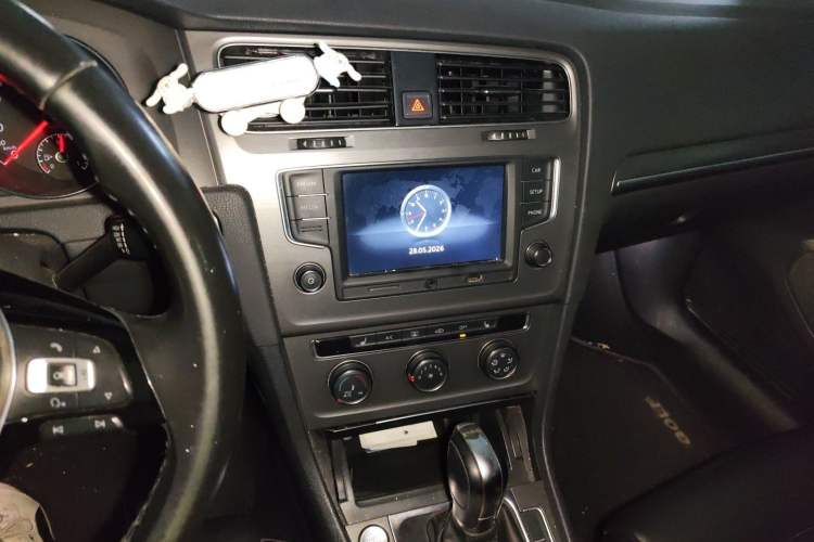 Used Volkswagen Golf 2016 230TSI Automatic Luxury Version Audio And AC Panel