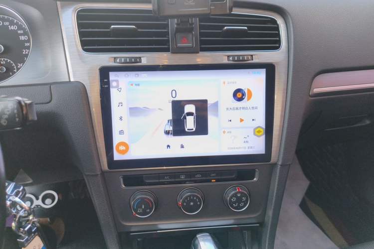 Used Volkswagen Golf 2016 230TSI Automatic Comfort Version Audio And AC Panel