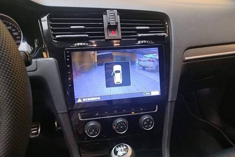 Used Volkswagen Golf 2016 1.4TSI Manual R-Line Audio And AC Panel