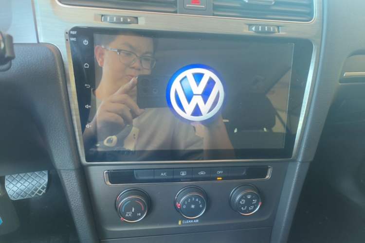Used Volkswagen Golf 2016 230TSI Automatic Comfort Version Audio And AC Panel