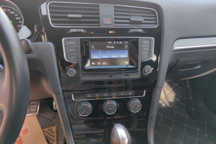 Used Volkswagen Golf 2016 1.4TSI Automatic R-Line Audio And AC Panel