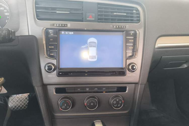 Used Volkswagen Golf 2016 230TSI Automatic Comfort Version Audio And AC Panel