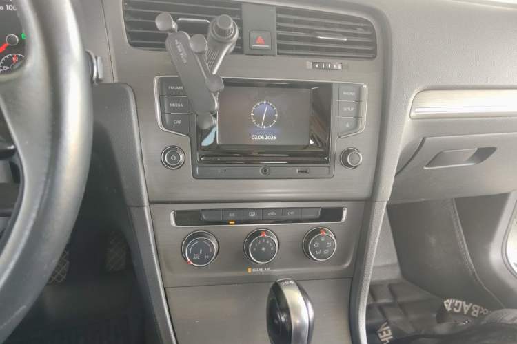Used Volkswagen Golf 2016 230TSI Automatic Comfort Version Audio And AC Panel