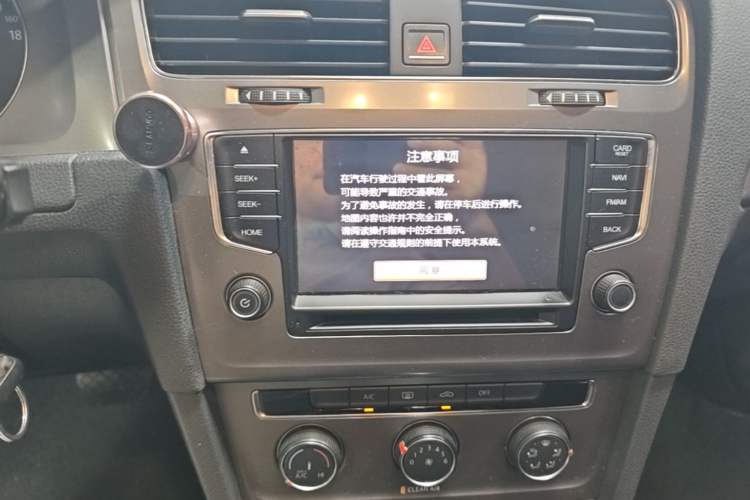 Used Volkswagen Golf 2016 1.6L Automatic Fashion Model Audio And AC Panel