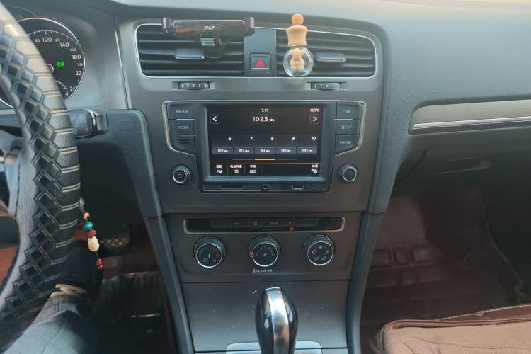 Used Volkswagen Golf 2016 230TSI Automatic Comfort Version Audio And AC Panel