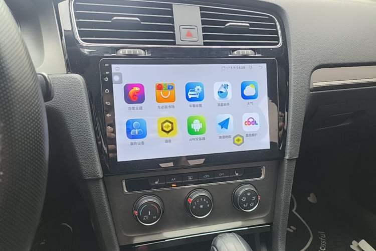 Used Volkswagen Golf 2016 230TSI Automatic Luxury Version Audio And AC Panel