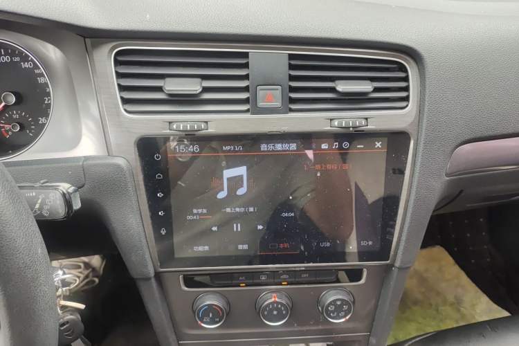 Used Volkswagen Golf 2016 1.6L Automatic Fashion Model Audio And AC Panel