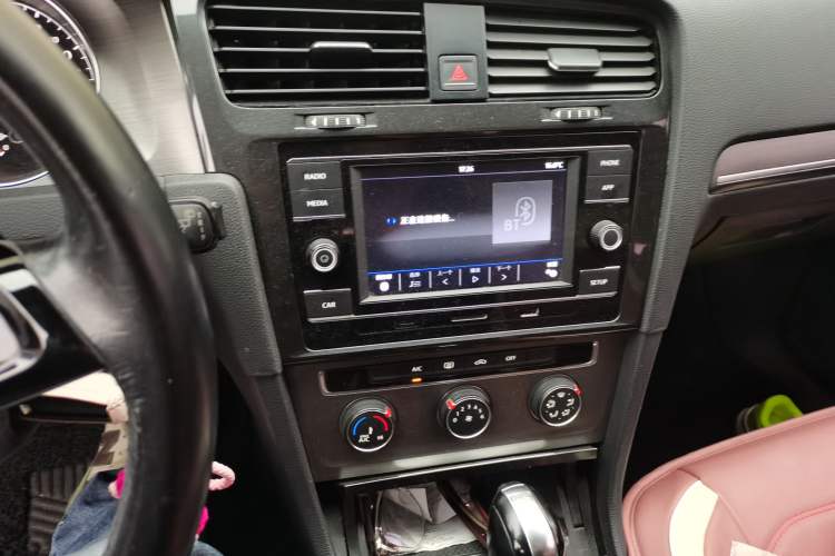 Used Volkswagen Golf 2016 230TSI Automatic Comfort Version Audio And AC Panel