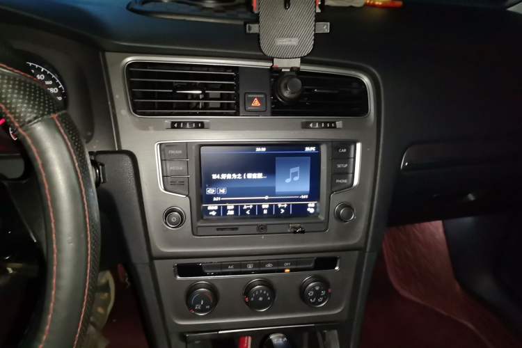 Used Volkswagen Golf 2016 230TSI Automatic Comfort Version Audio And AC Panel