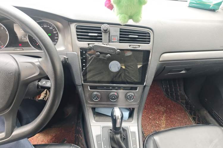 Used Volkswagen Golf 2016 1.6L Automatic Fashion Model Audio And AC Panel
