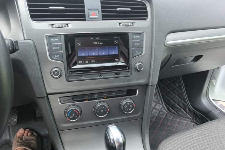 Used Volkswagen Golf 2016 230TSI Automatic Comfort Version Audio And AC Panel