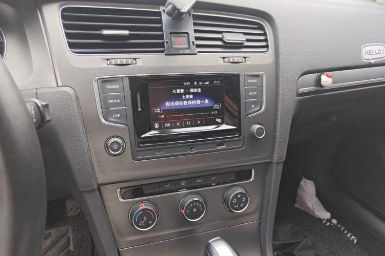 Used Volkswagen Golf 2016 1.6L Automatic Comfort Model Audio And AC Panel