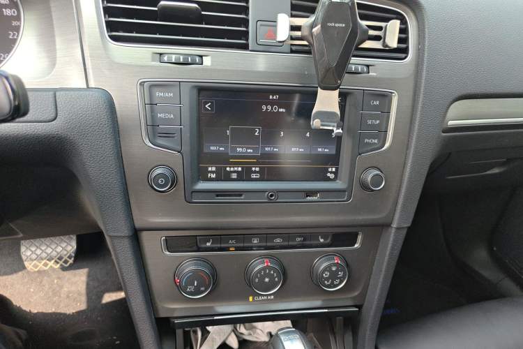 Used Volkswagen Golf 2016 230TSI Automatic Luxury Version Audio And AC Panel