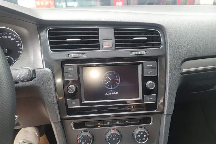 Used Volkswagen Golf 2016 230TSI Automatic Comfort Version Audio And AC Panel