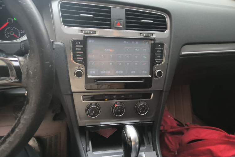 Used Volkswagen Golf 2016 230TSI Automatic Comfort Version Audio And AC Panel