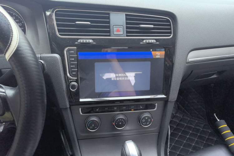 Used Volkswagen Golf 2016 230TSI Automatic Luxury Version Audio And AC Panel