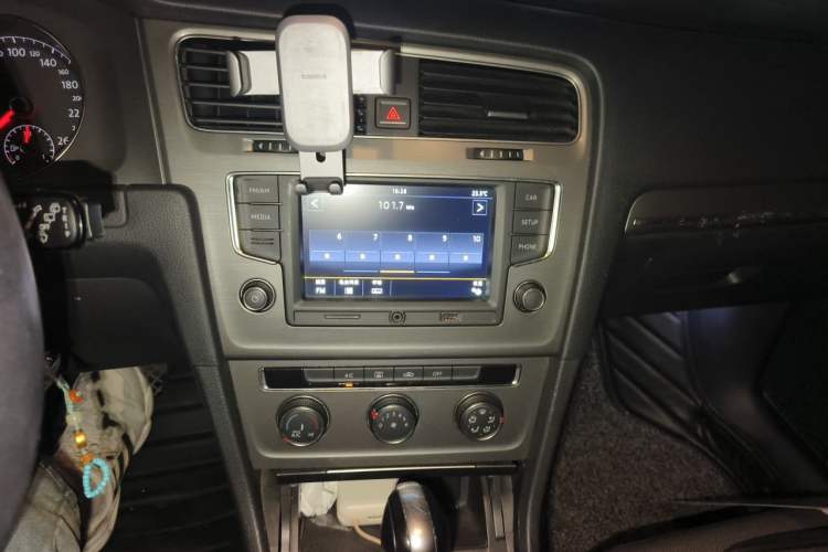 Used Volkswagen Golf 2016 1.6L Automatic Comfort Model Audio And AC Panel
