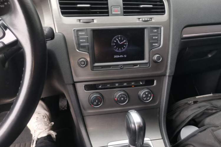Used Volkswagen Golf 2016 230TSI Automatic Luxury Version Audio And AC Panel