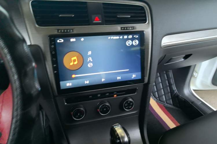 Used Volkswagen Golf 2016 230TSI Automatic Comfort Version Audio And AC Panel