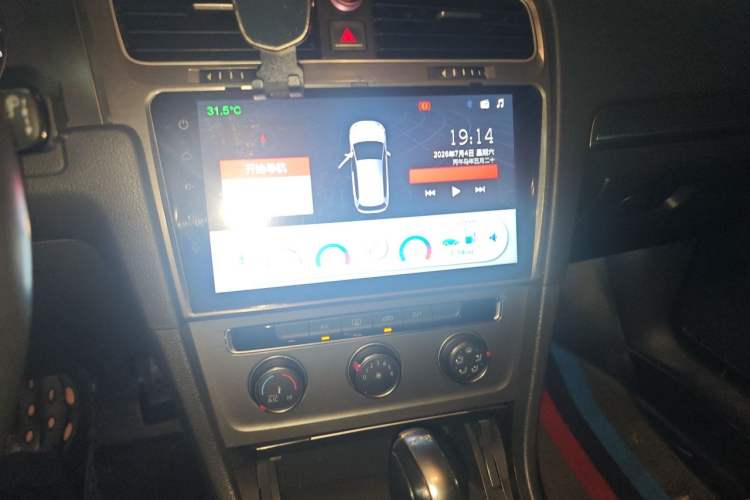 Used Volkswagen Golf 2016 230TSI Automatic Comfort Version Audio And AC Panel