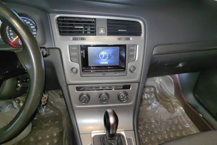 Used Volkswagen Golf 2016 230TSI Automatic Comfort Version Audio And AC Panel