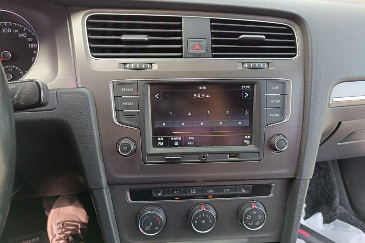 Used Volkswagen Golf 2016 230TSI Automatic Luxury Version Audio And AC Panel